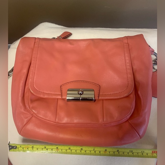Coach Vintage Coral Crossbody purse - Picture 4 of 12